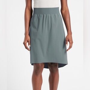 Athleta Cosmic Skirt dark green size medium